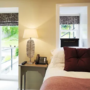 24 Royal Terrace Hotel